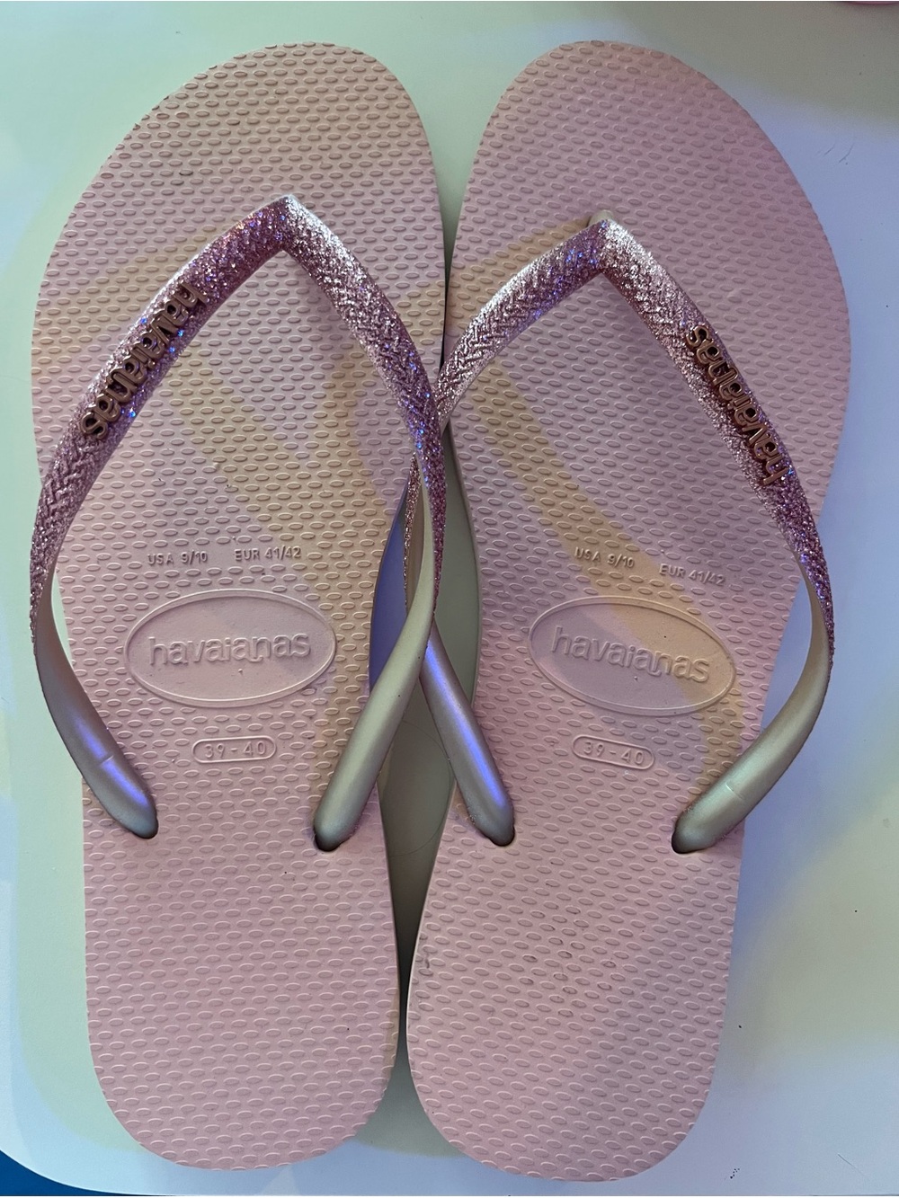 Havaianas Women's Pink Flip Flops with Glittery Rose-Strap Sz 9/10 nwot